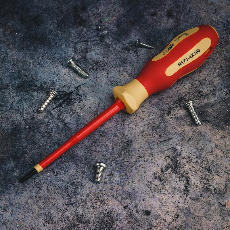 Отвертка диэлектрическая NORGAU Industrial шлицевая 4.0х100 мм, N171