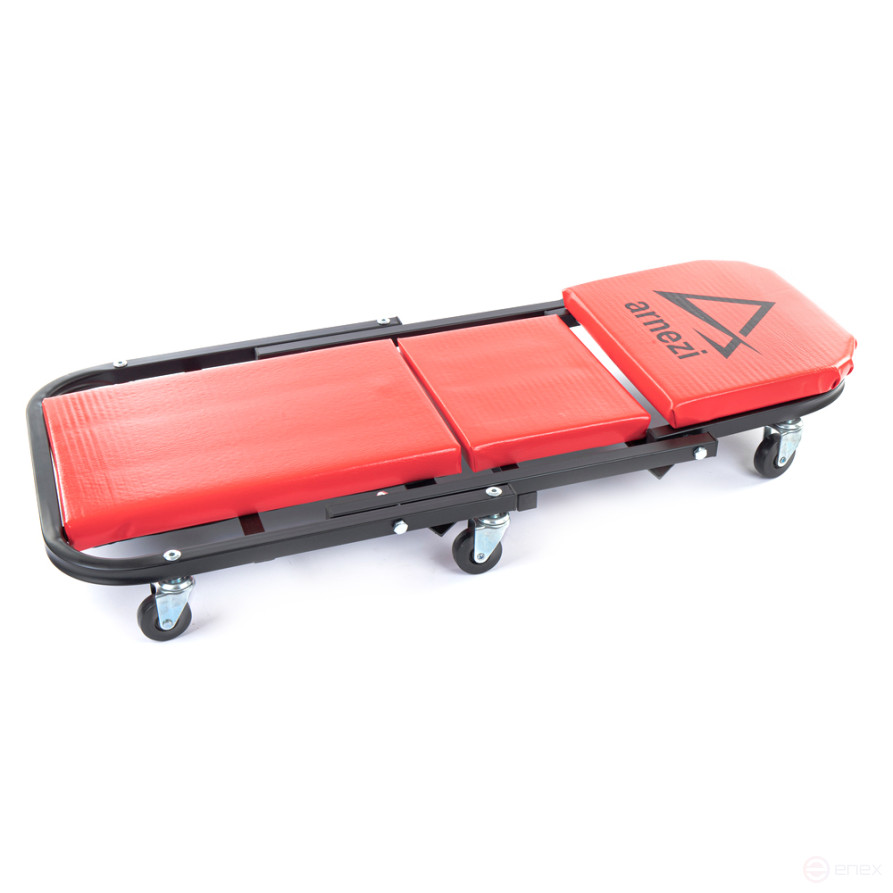 A lounger is a mechanic