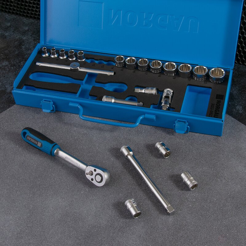 Набор двеннадцатигранных торцевых головок с аксессуарами NORGAU Industrial 3/8", 22 предмета, ND3022 в металлическом ящике