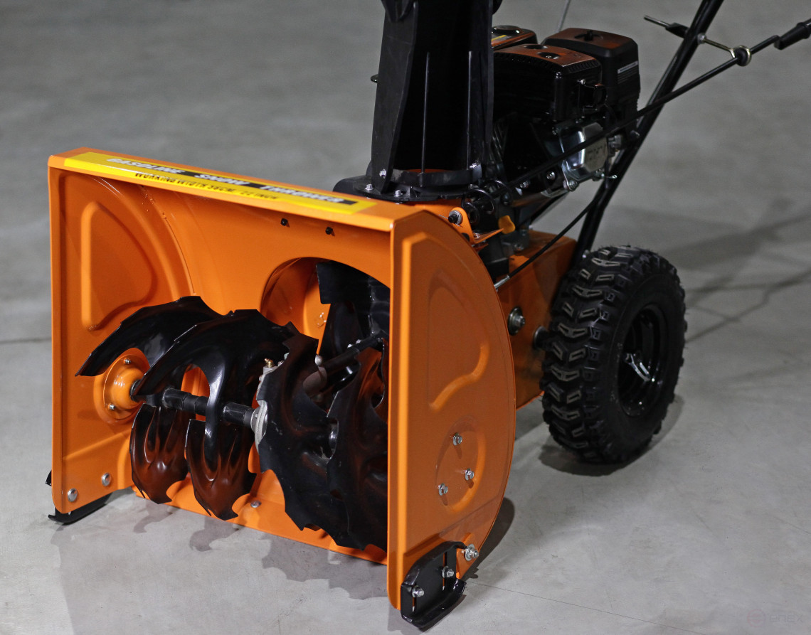 Petrol snowplow E-ST065A