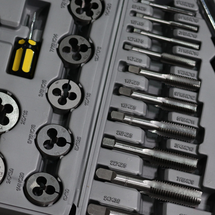 Набор метчиков и плашек М6-М24 в пласт. кейсе (45 предметов)