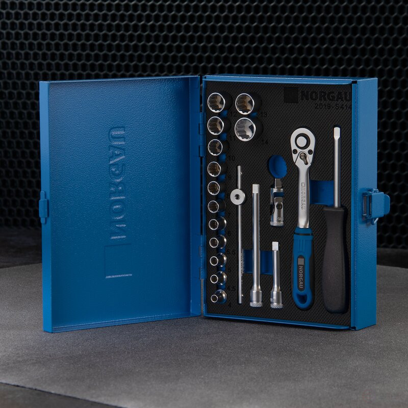 Набор двеннадцатигранных торцевых головок с аксессуарами NORGAU Industrial 1/4", 19 предметов, ND20 в металлическом ящике
