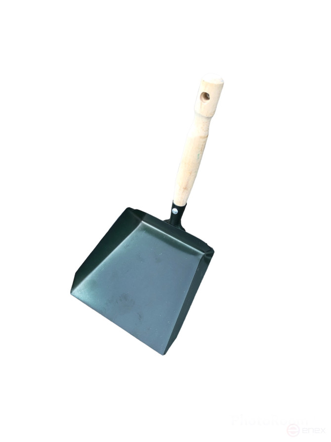 Совок хозяйственный металический с фигурной деревянной ручкой (порошковое покрытие)