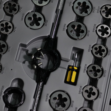 Набор метчиков и плашек М6-М24 в пласт. кейсе (45 предметов)