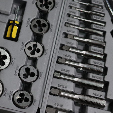 Набор метчиков и плашек М6-М24 в пласт. кейсе (45 предметов)