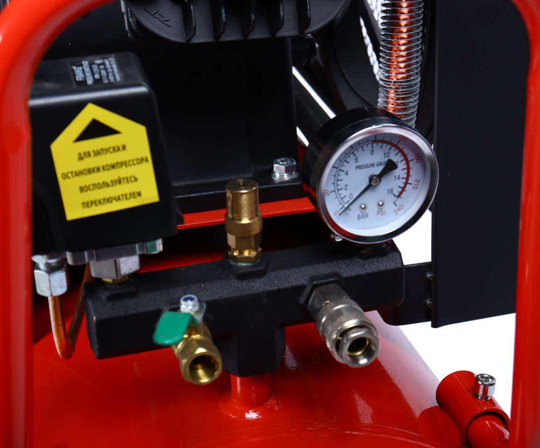 Компрессор пневматический 220В 3.0кВт 8атм. 400л/мин. ресивер-100л поршневой ременной GTE