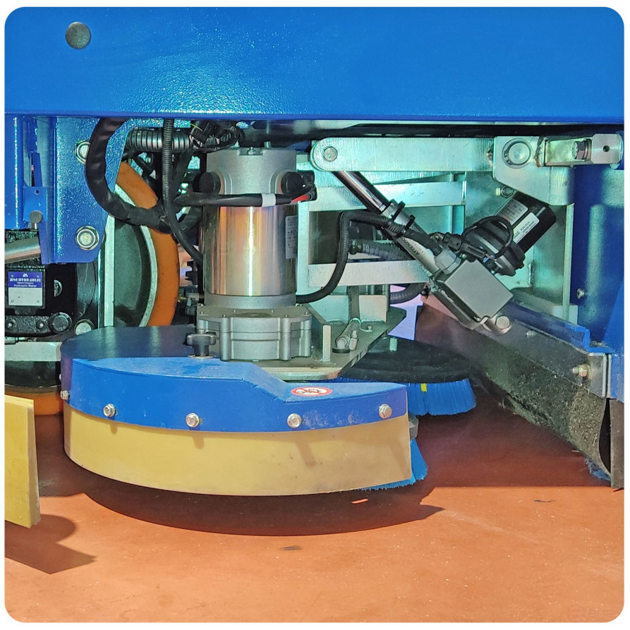 Подметально-поломоечная машина с местом оператора с дизельным двигателем I 115 SSDB