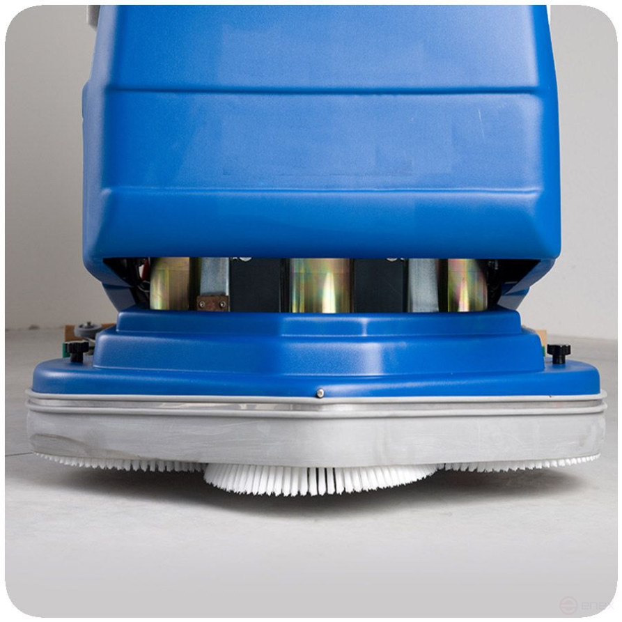 Battery cleaning machine with operator