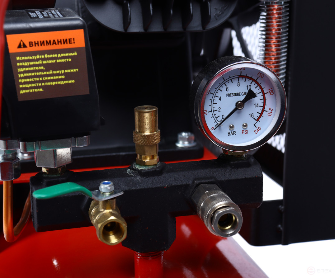 Компрессор пневматический 380В 3.0кВт 8атм. 400л/мин. ресивер-100л поршневой ременной GTE