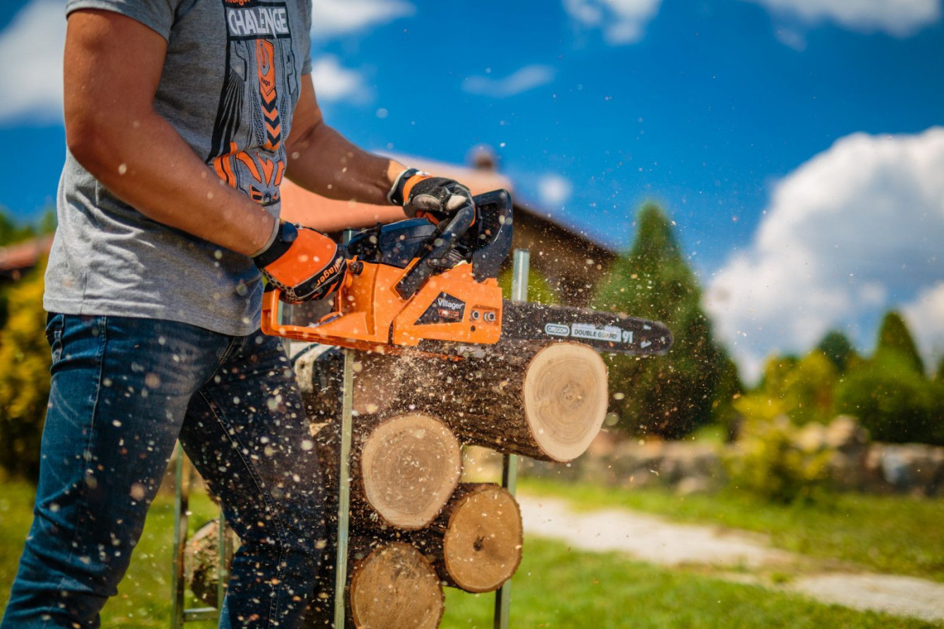 Бензиновая цепная пила Villager VGS 410 S 1500 Вт (2,04 л.с)