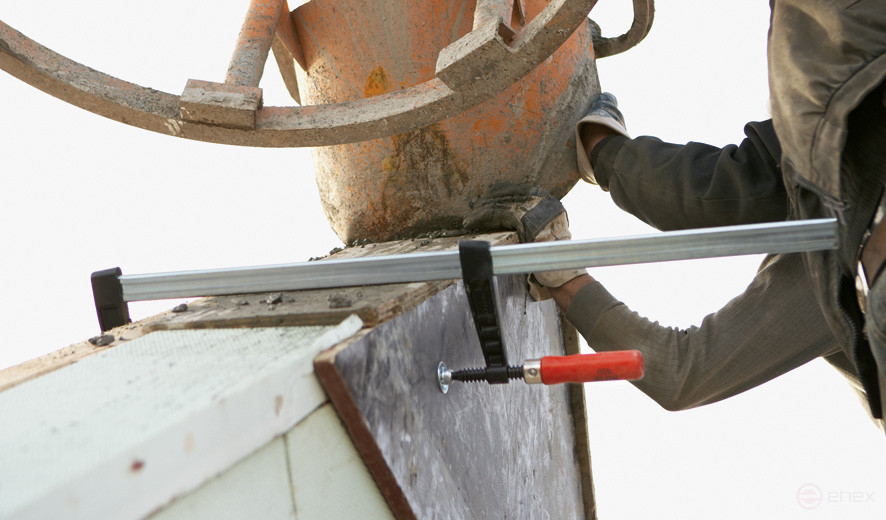 TGK40 Струбцина из ковкого чугуна 400/120, усилие: 7 кН, c деревянной рукояткой, для повышенных нагрузок, полая рейка