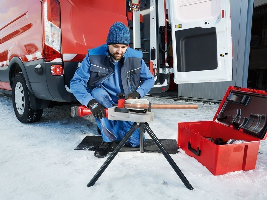 Set ROBEND 4000 E 12 – 14 – 16 – 18 – 22 – 28 mm (Robend) with accumulator. 4.0 Ah and charge. ust-vom.