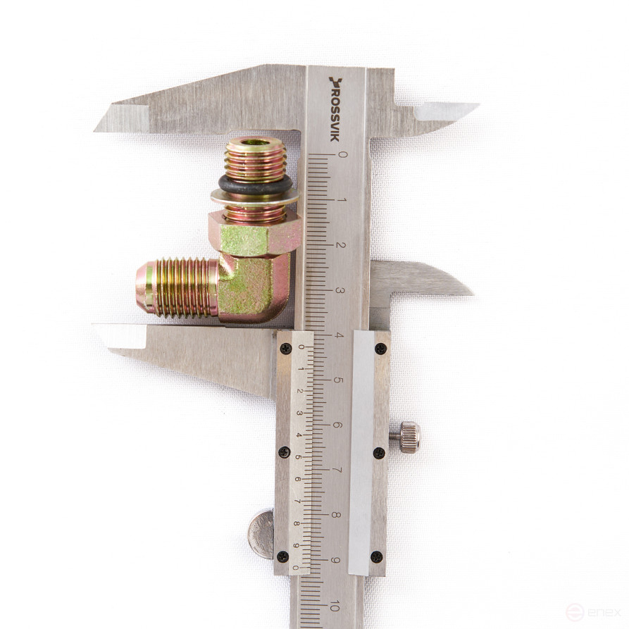 Fitting for connecting a hydroelectric power plant and a T4 hydraulic hose