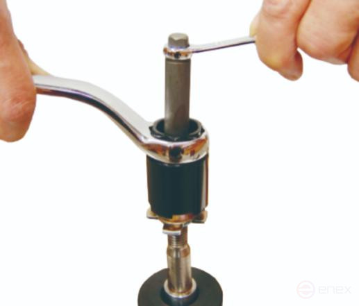 Ключ для демонтажа/монтажа верхней гайки крепления амортизатора сервисный (VOLVO S40,S60,S70) JTC