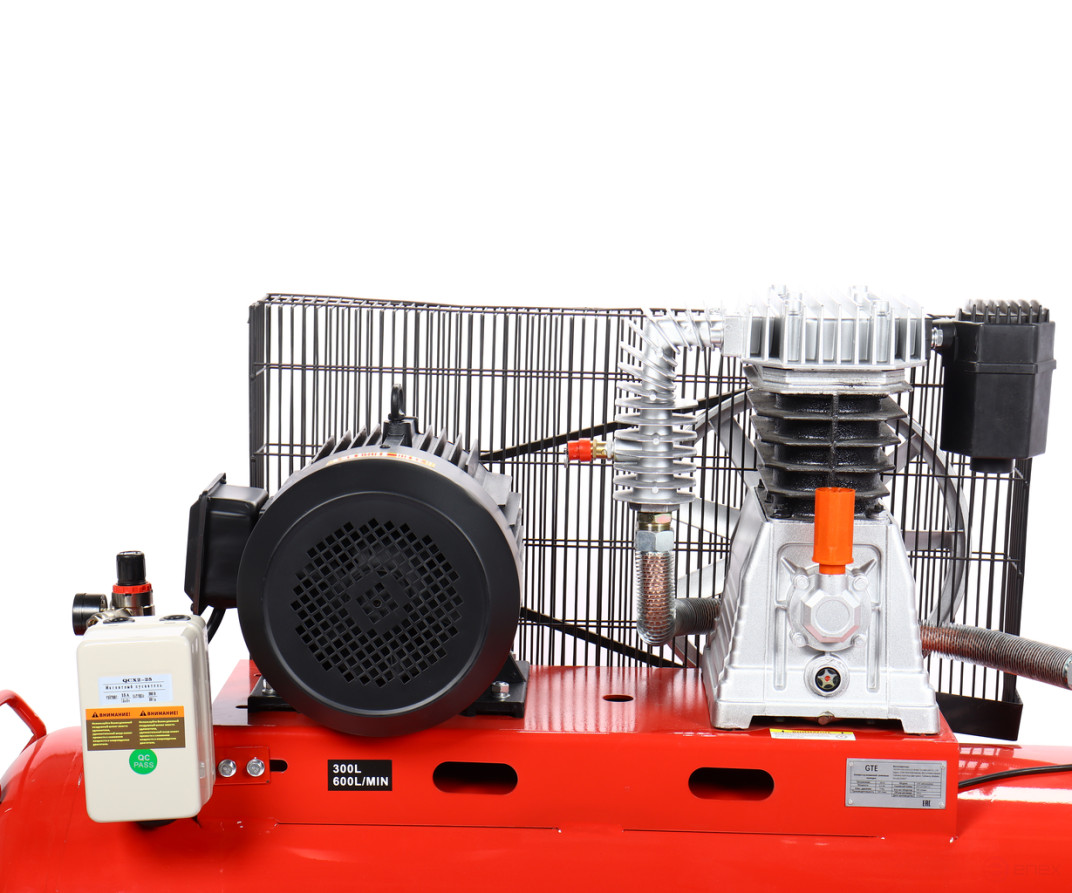 Pneumatic compressor 380V 5.5kW 8atm. 600l/min. receiver-300L portion. remen. single-stage GTE