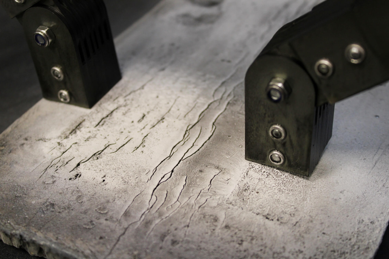 Portable electromagnet for magnetic particle flaw detection EMA-100