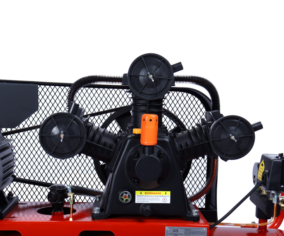 Компрессор пневматический 380В 3.0кВт 8атм. 400л/мин. ресивер-100л поршневой ременной GTE