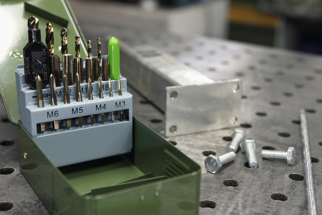 Набор метчиков и свёрл, 22 предм.