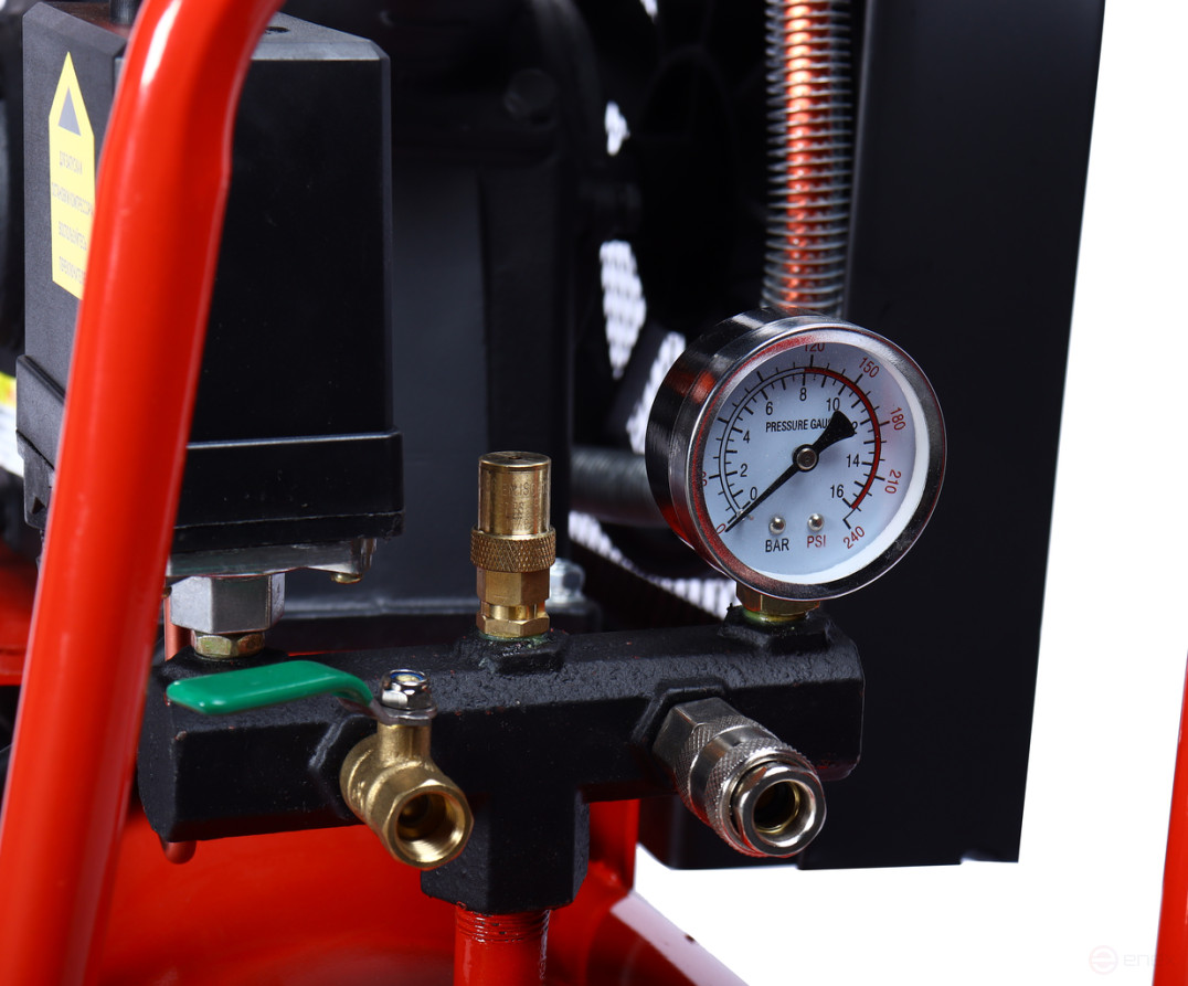 Pneumatic compressor 380V 2.2kW 8atm. 300L/min. receiver-100L piston belt GTE