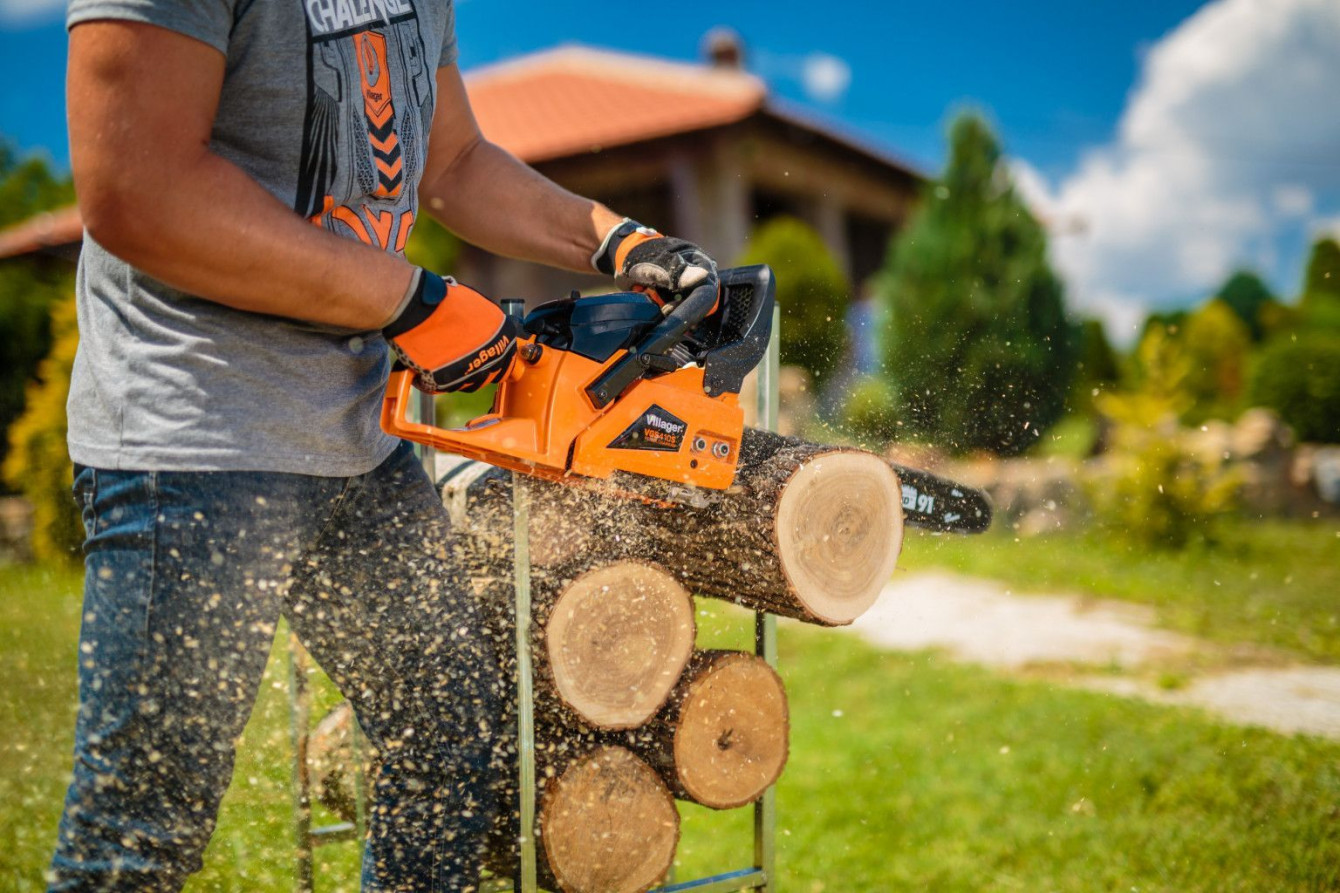 Бензиновая цепная пила Villager VGS 410 S 1500 Вт (2,04 л.с)
