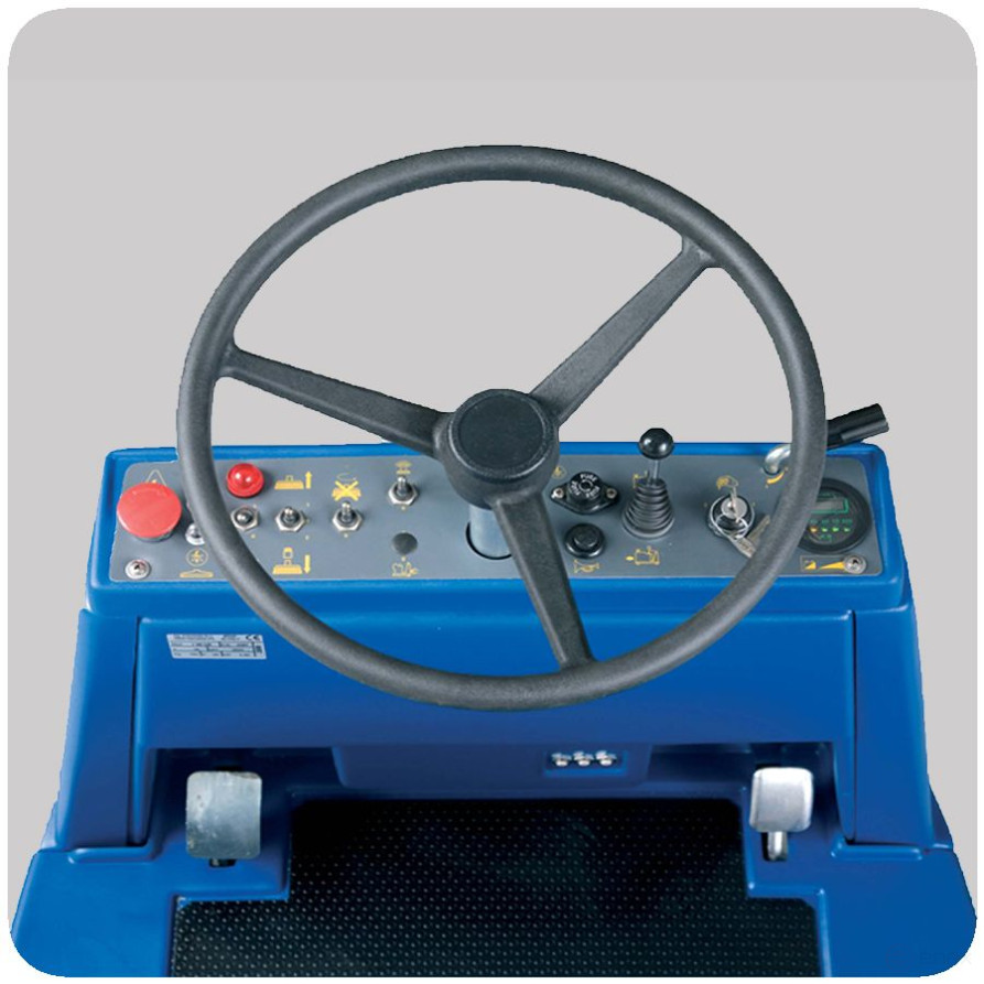 Battery cleaning machine with operator