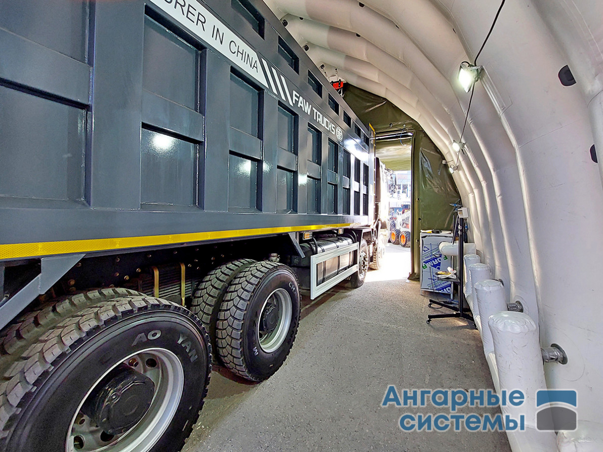 Pneumokarkasny hangar — mobile garage for military industrial complex