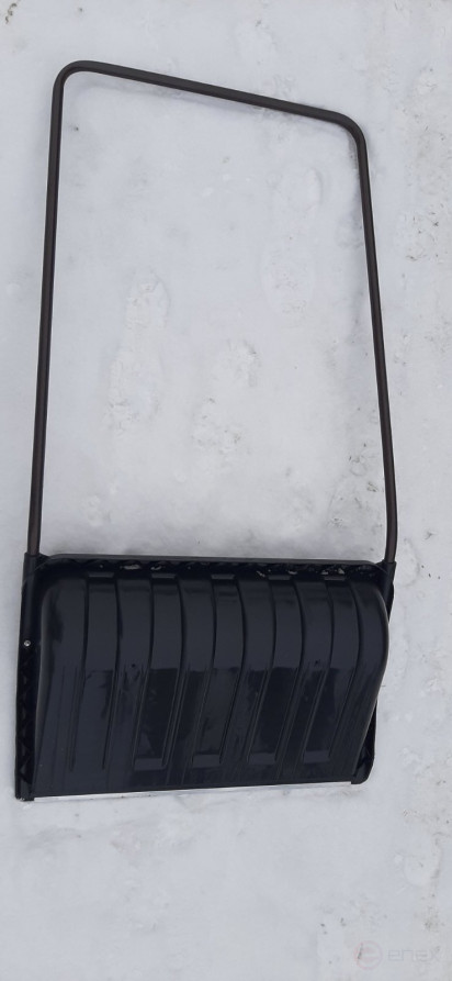 Скрепер пластмассовый Пилатус 700*465 мм с алюминиевой планкой и металлической ручкой