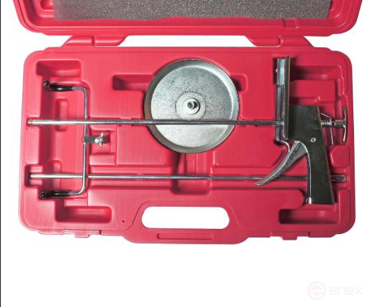 Фиксатор колеса рулевого и педали тормоза в кейсе JTC