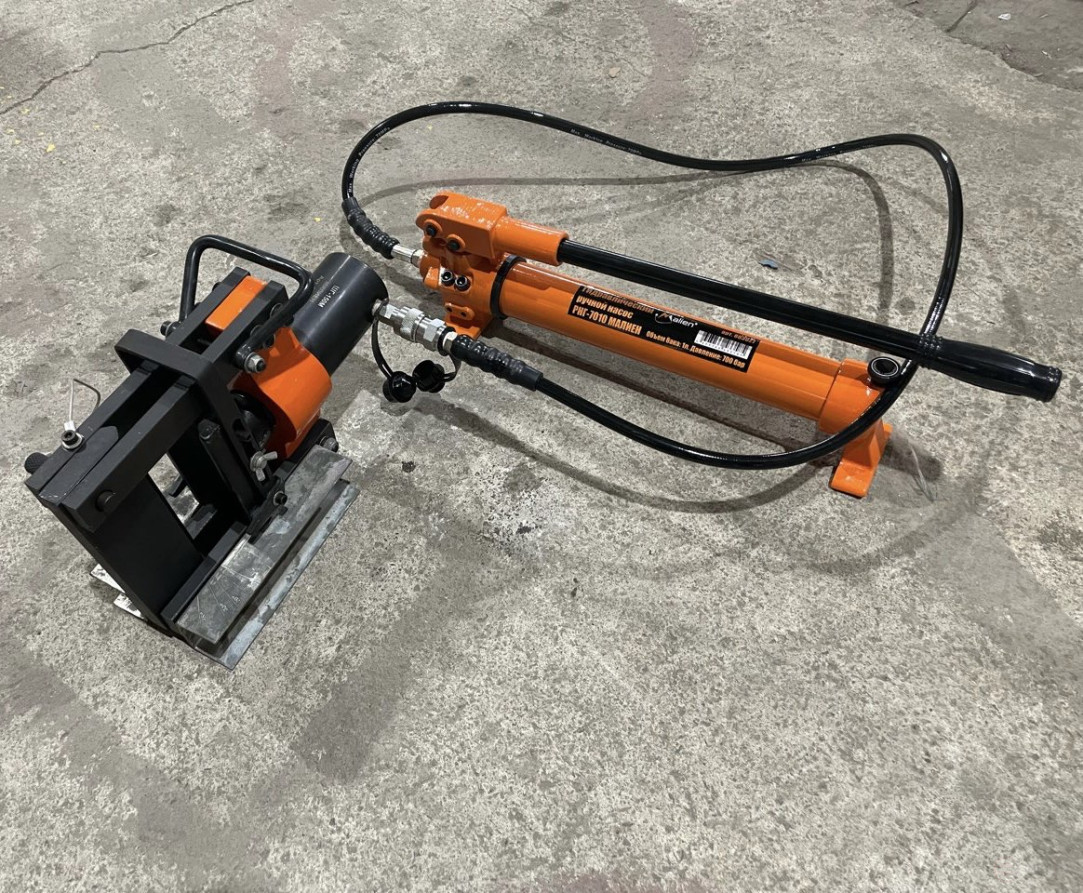 Manual hydraulic two-stage pump RNG-7010 (700 bar, 1.0 L, RVD 1.8 m) MALIEN