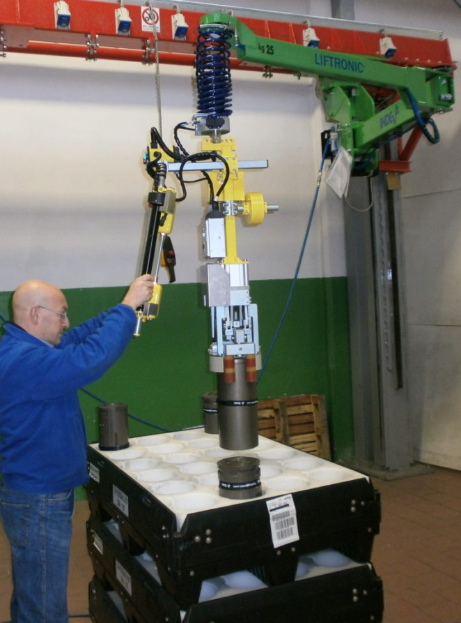 Liftronic® Pro Industrial Boom Manipulator L160SH