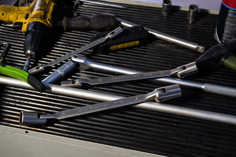 Set of 7-sided hinged keys, tetron tablet.