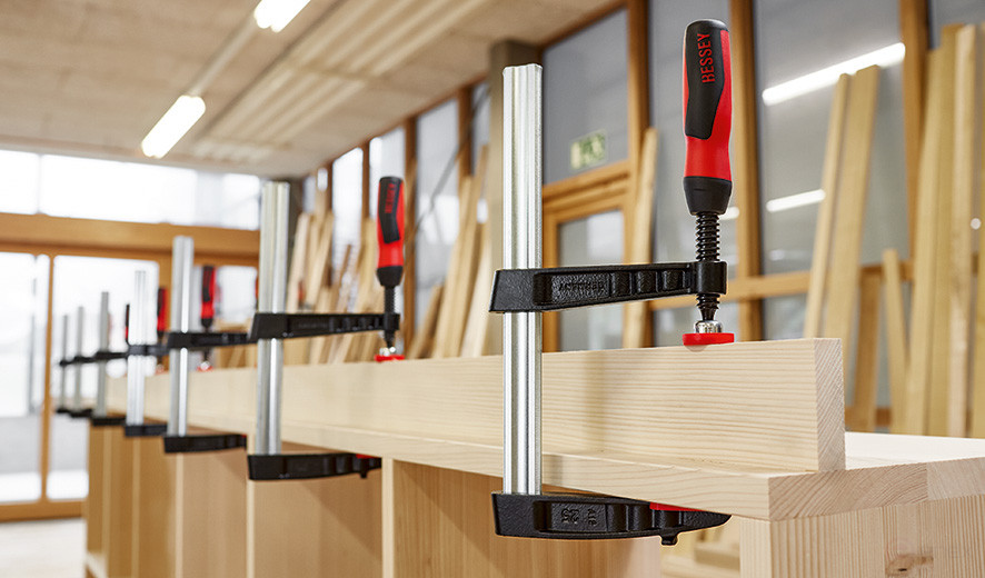 TG80S17-2K Ductile iron clamp 800/175, force: 6 kN, with 2-component handle, hollow rail