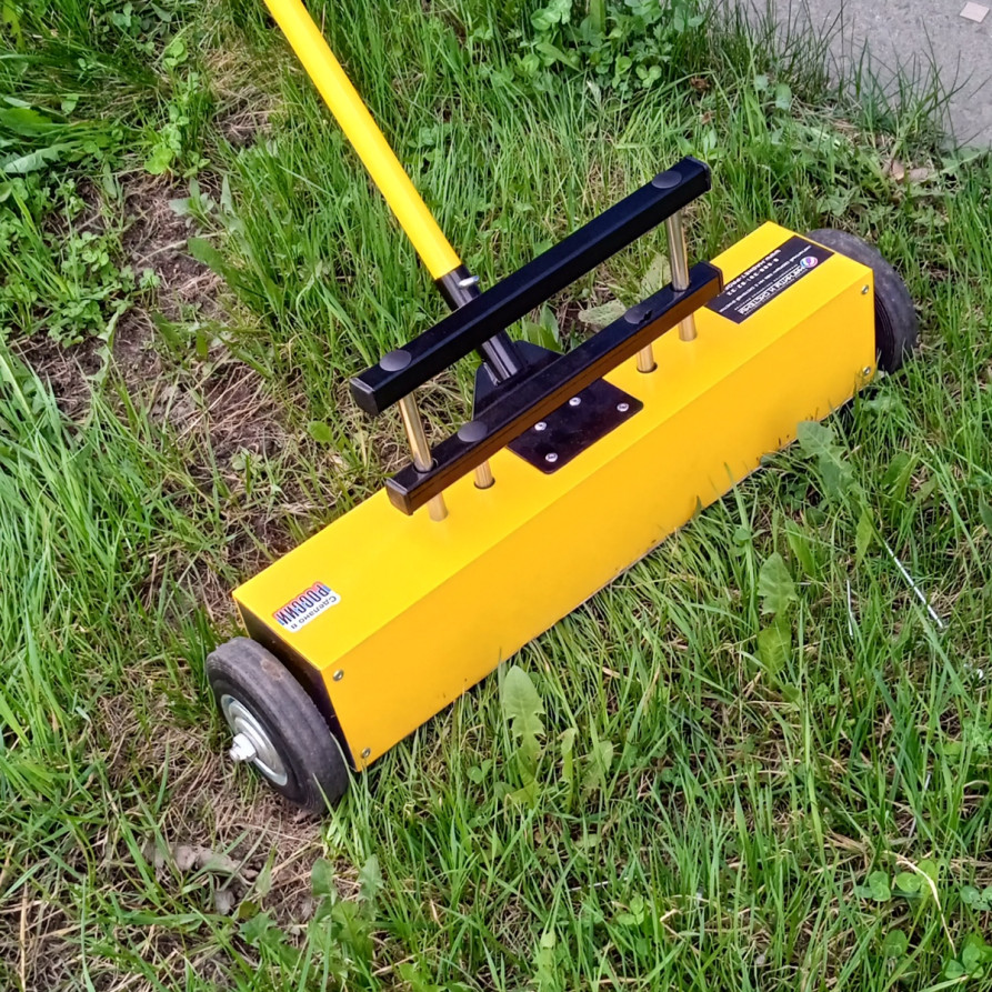 Magnetic collector on wheels with PROF-MAGNET cleaning system, 550 mm