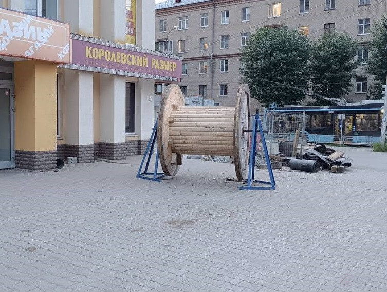 Домкрат кабельный винтовой ДК-8В МАЛИЕН, барабаны до № 26, г/п до 8 тонн (комплект: 2 стойки, 2 винтовые тяги на подшипниках, ось №1: d=48 мм, L=1750, ось №2: d=76 мм, L=2000 мм, + поджимные башмаки к осям)