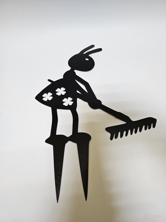 Large garden figurine "Ant with a rake"