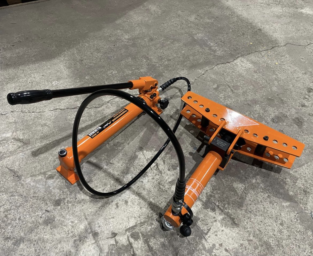 Manual hydraulic pipe bender TRG-1M from an external pump (10 t force, for bending pipes with a diameter from 13 to 34 mm (from 3/8" to 1"), without pump included) is allowed