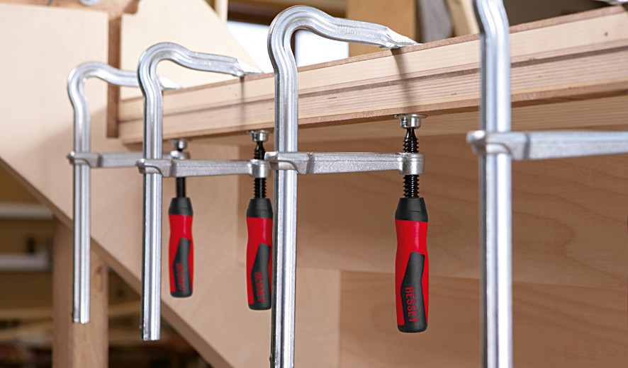 GM25Z-2K OMEGA Струбцина цельнометаллическая 250/120, усилие 5 кН, c 2-компонентной рукояткой, фиксированная скоба с запатентованной дугой OMEGA