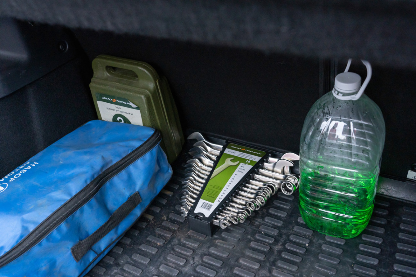 Набор ключей комбинированных и рожковых 16 шт. холдер