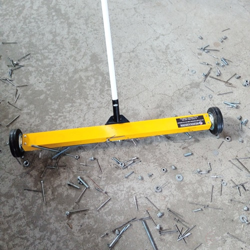 Magnetic collector on wheels 660 mm PROF-MAGNET