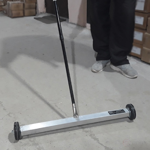 Magnetic collector on wheels 660 mm PROF-MAGNET