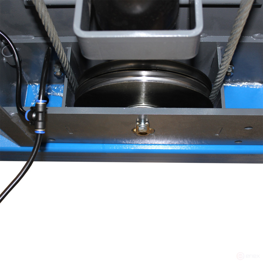 Four-post lift F5.5-4 AE&T (380B)