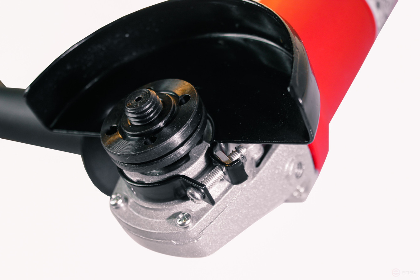 Угловая шлифовальная машинка (УШМ) AGM AG 650-115 / 650 Вт. 115 мм. 12500 об/мин