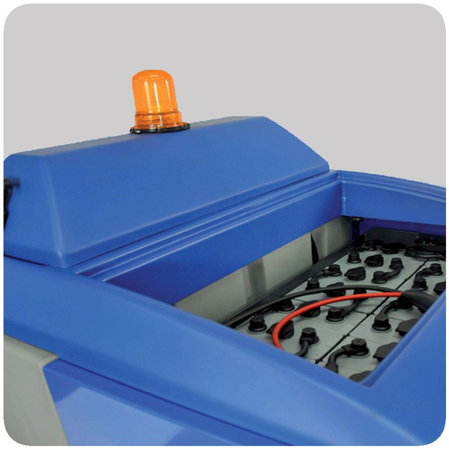 Battery cleaning machine with operator