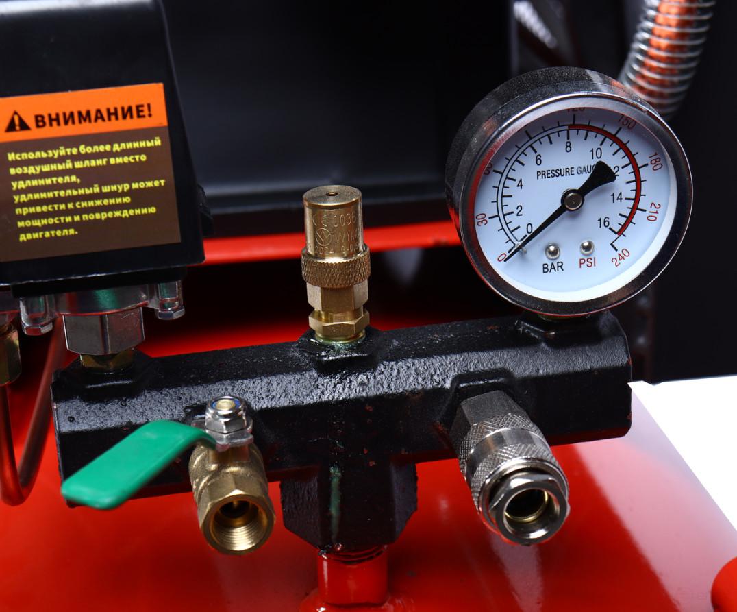 Pneumatic compressor 380V 3.0kW 8atm. 400L/min. receiver-200L piston belt GTE