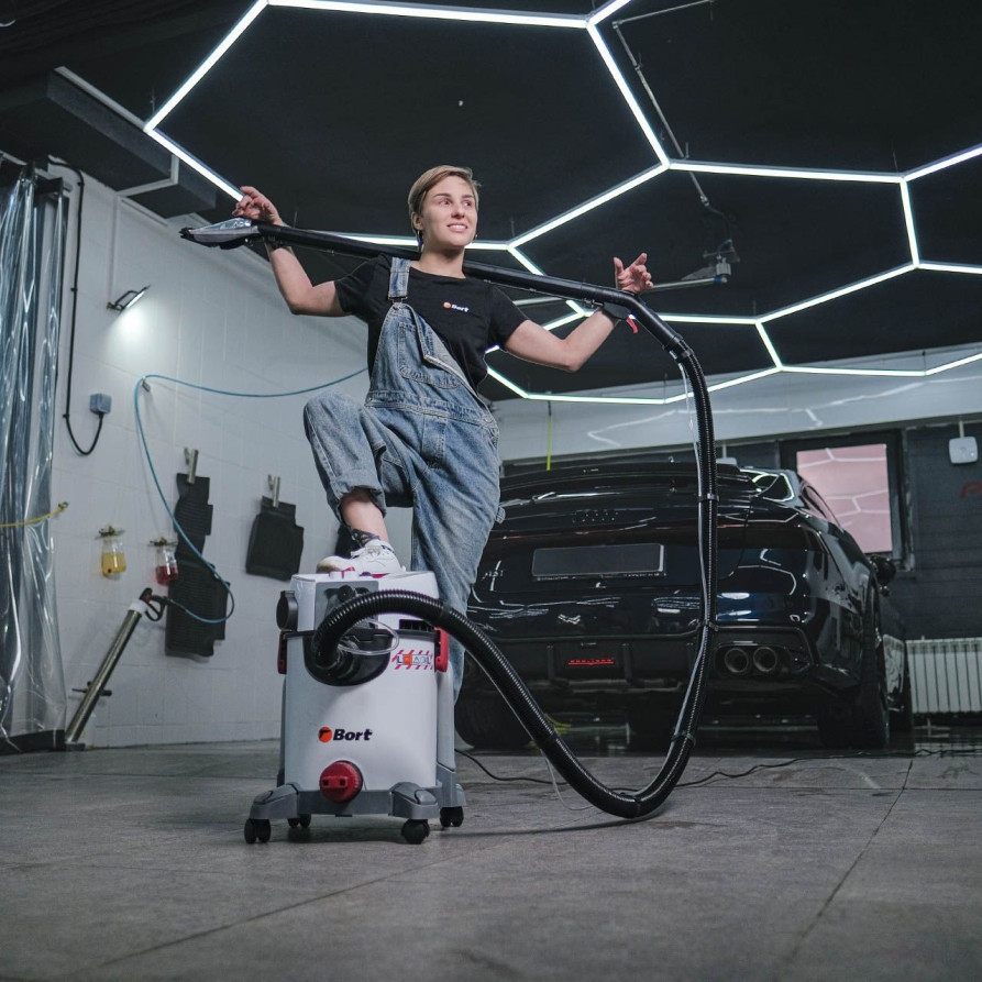 Vacuum cleaner for dry and wet cleaning BORT BAX-500E