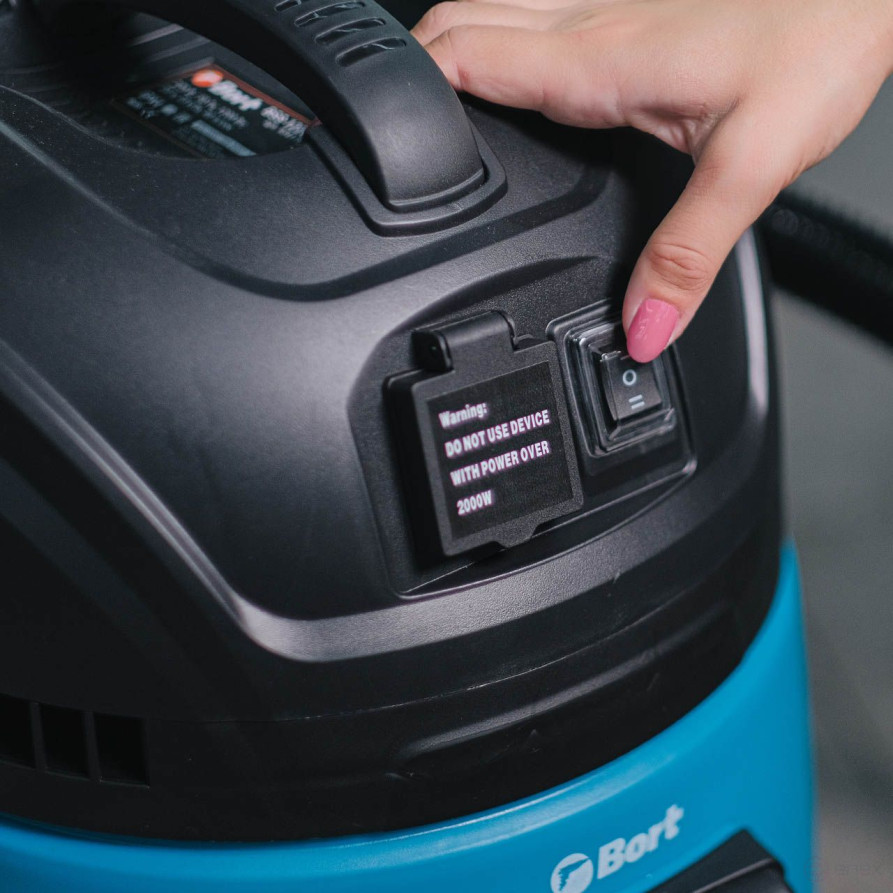 Vacuum cleaner for dry and wet cleaning BORT BSS-1220-M