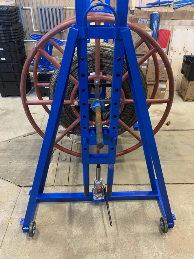 Hydraulic cable jack with bearings DK-2GPP MALIEN, drums from No. 8 to No. 16, g/n up to 2 tons (set: 2 racks assembled with hydraulic jacks, 2 bearing units, axis 48/1350 mm with clamping shoes)