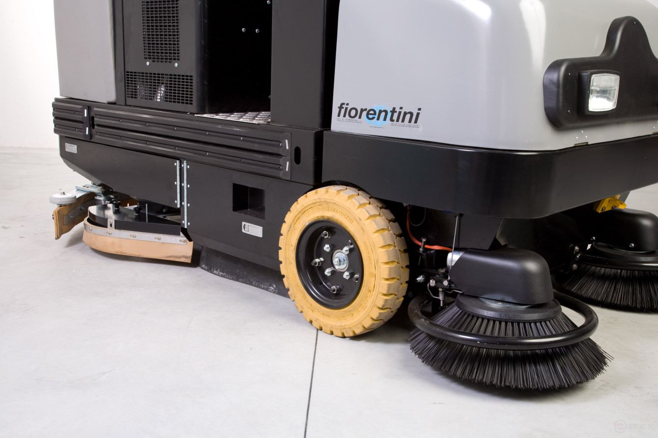 Подметально-поломоечная машина с местом оператора с дизельным двигателем I 115 SSDB