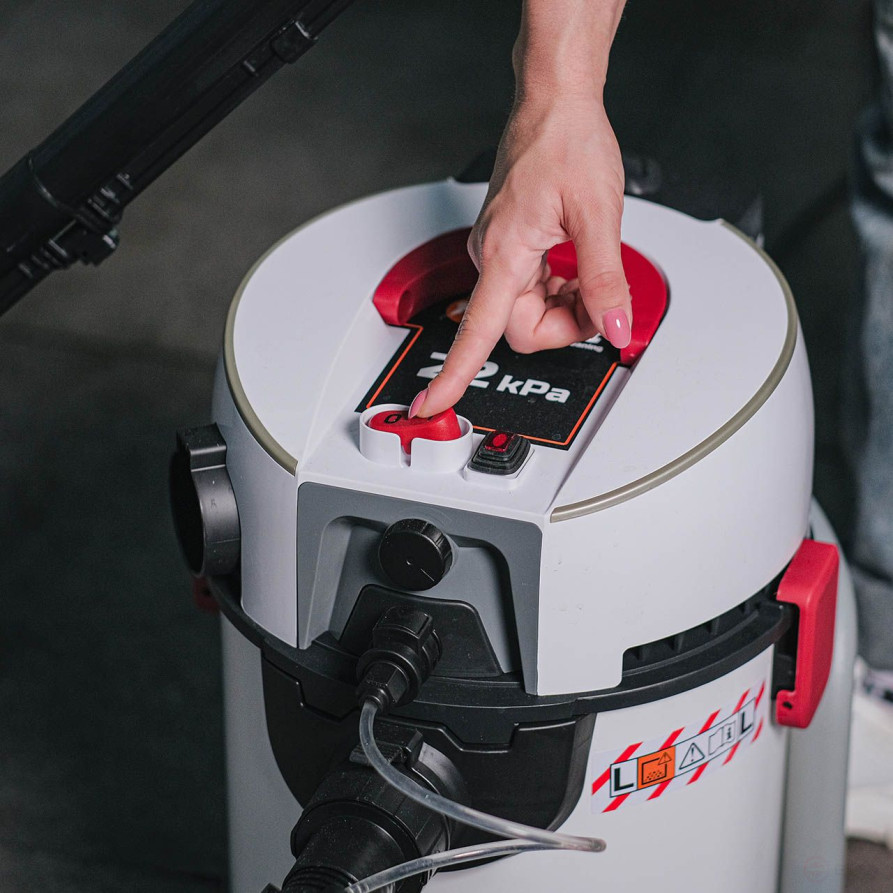 Vacuum cleaner for dry and wet cleaning BORT BAX-500E