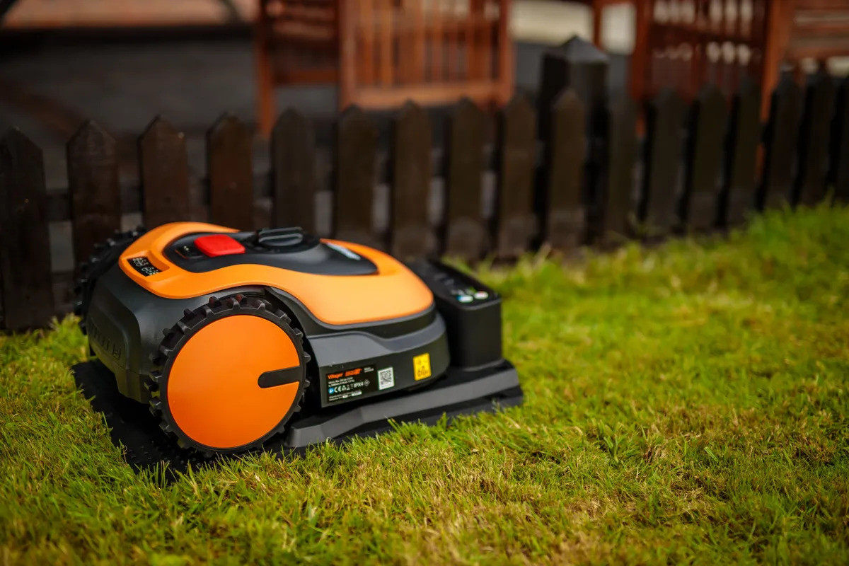 Робот-газонокосилка Villager Villybot 2.0